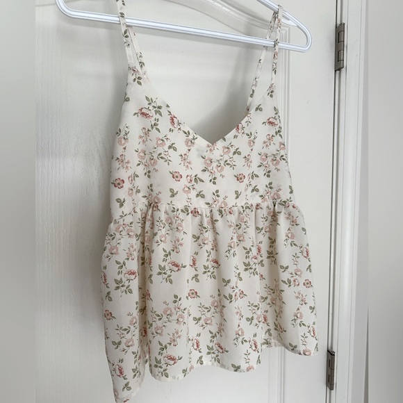 (SOLD ON DEPOP) Beautiful adjustable strap white floral top/tanktop - Picture 2 of 4